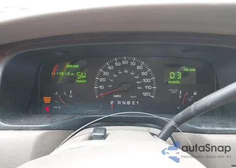 2000 Lincoln Town Car Cartier z USA, uszkodzony, nr VIN 1LNHM83W3YY935947